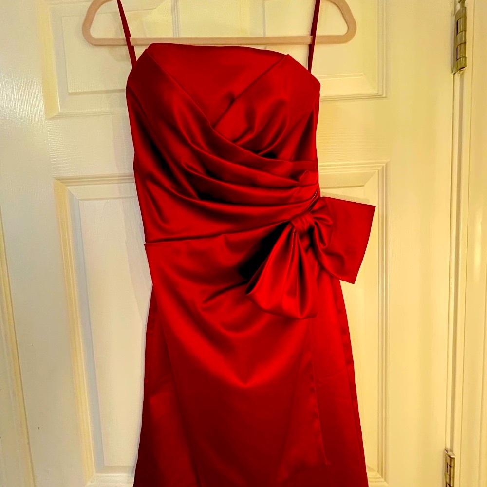 White House Black Market Strapless Bow Dress. Women’s red/burgandy size 2